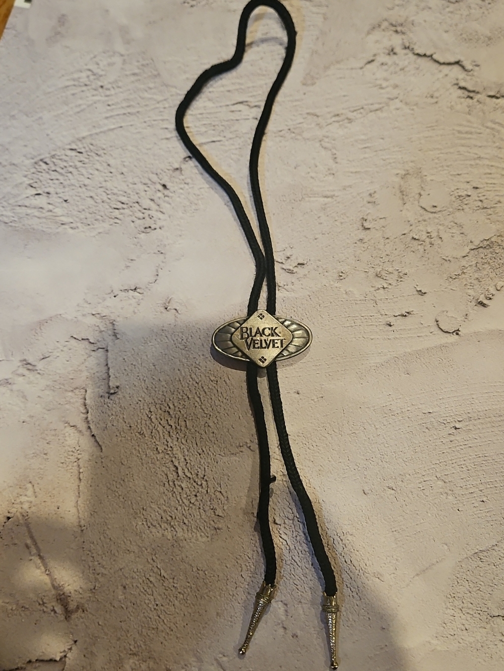 🌟3/$25🌟vintage bolo tie silver-toned metal slide/buckle with the "Black Velvet